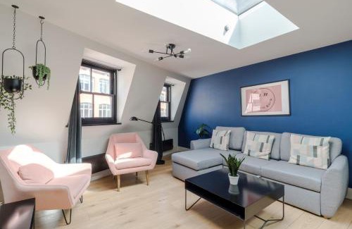 London City Centre Apartment | The Instagood Apartment - Covent Garden - by Frankie Says
