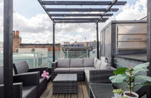London City Centre Apartment | The Instagood Apartment - Covent Garden - by Frankie Says