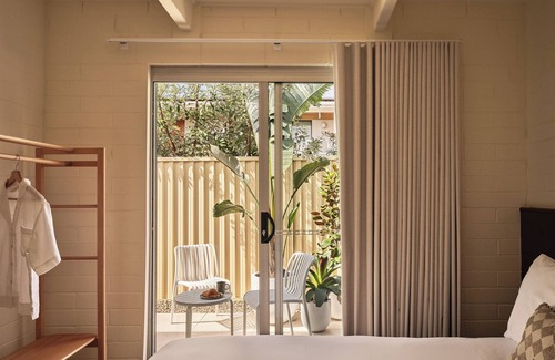 Batehaven Hotel | The Isla