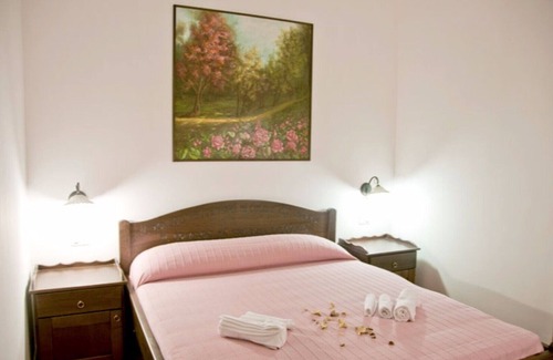 Laureana Cilento House | The Rose Room