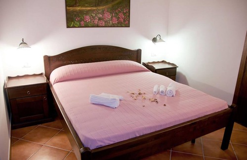 Laureana Cilento House | The Rose Room