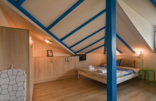Lozenets Apartment | The Ivy House - A Cozy Attic near the City Center by Flat Mаnager