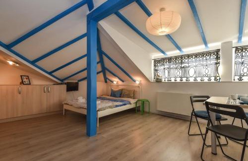 Lozenets Apartment | The Ivy House - A Cozy Attic near the City Center by Flat Mаnager