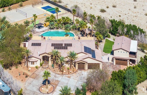 Thousand Palms House | The Jack Estate: Golf Sim 11BR Pickleball Sauna + more