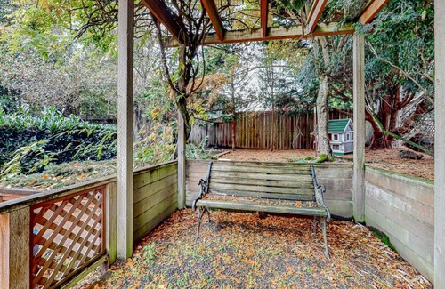 Richmond House | The Japanese Maple Bungalow