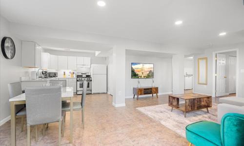 Jefferson Manor Apartment | The Jefferson Emerald City View