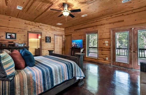 Newnata House | The "Jewel of the Nile" on Greers Ferry Lake