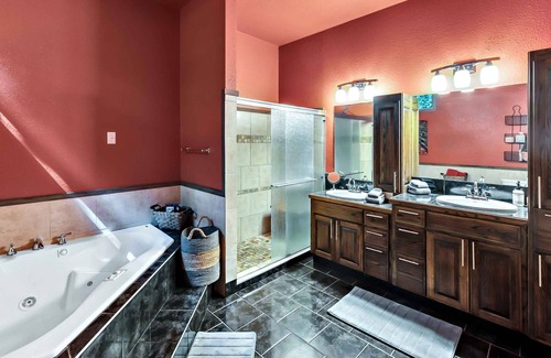 Newnata House | The "Jewel of the Nile" on Greers Ferry Lake