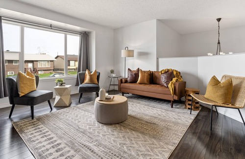 Drumheller House | The Jurassic | No Service Fees | Backyard & Patio