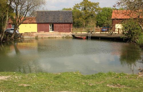 Stowmarket Other | The Kestrel Shepherd Hut, Whitehouse Farm