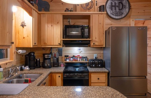 Blairsville Cabin | The Kickstand @ Copperhead Lodge with Hot Tub