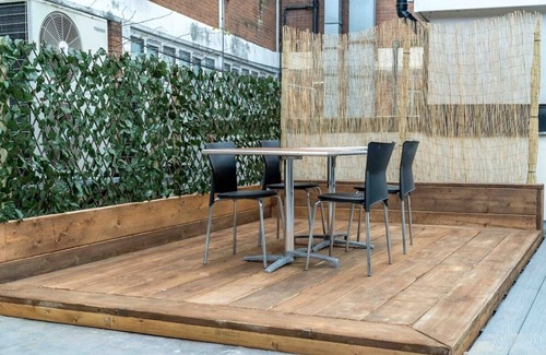 Grove Apartment | The Kingston Hideaway