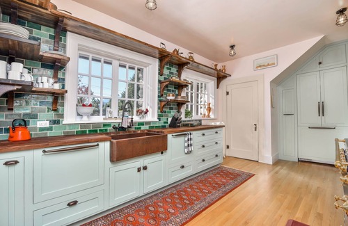 Metaline Falls Ski Chalet | The Kirtland Cutter Rock House - Metaline Falls