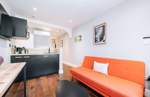 Kensington Apartment | The Knaresborough by Aura Collection