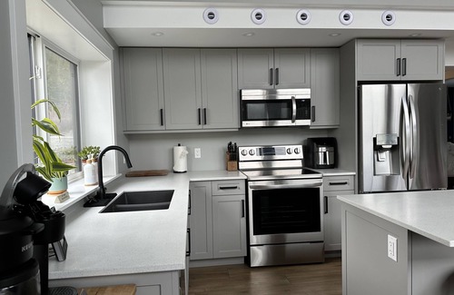 Courtenay Ski Chalet | The Knotty Cedar*Entire Chalet*Mount Washington*media room