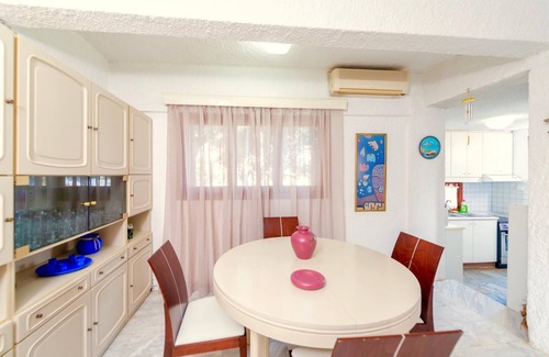 Vathianos Kampos House | The Kokkini Beach Retreat