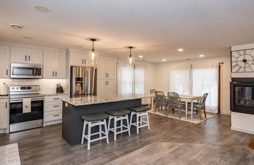 Longville House | The Ladyslipper