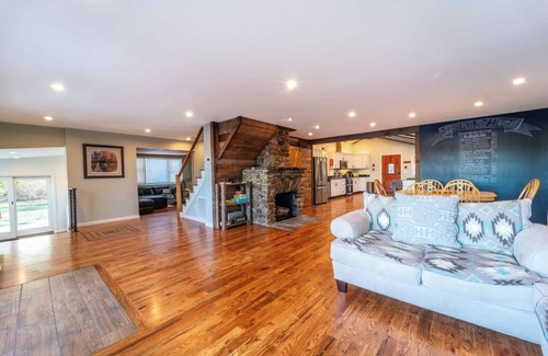 Montville House | The Lake House