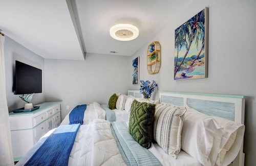 Parrot Cove Cottage | The Lake Worth Beach Experience: A Blend of Comfort, Luxury, and Connectivity