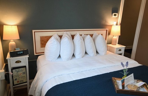 Geneva-on-the-Lake Hotel | The Lakehouse Inn