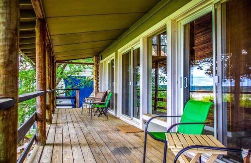 Lakehills House | The Lakeside Escape.