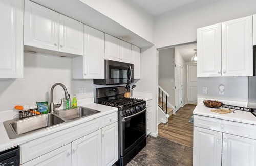 Roswell House | The Lakeside Escape!