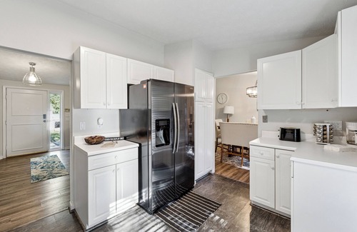 Roswell House | The Lakeside Escape!