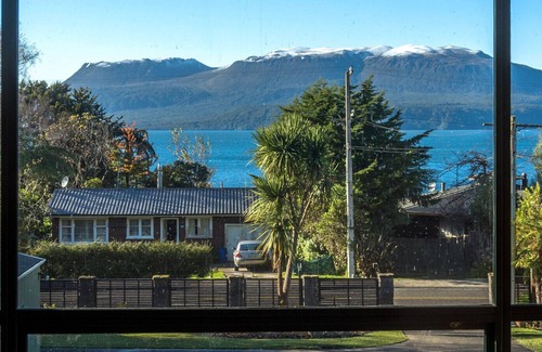 Lake Tarawera Cottage | THE LAKEVIEW CHALET - LAKE TARAWERA HOLIDAY HOME in Oneroa
