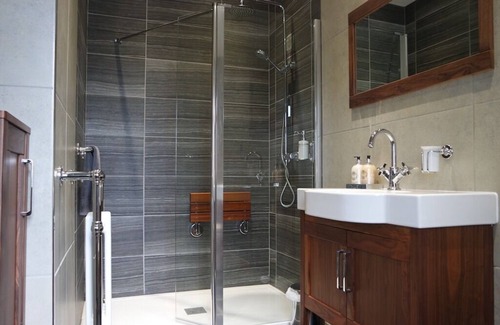 High Peak Hotel | The Lamb Inn