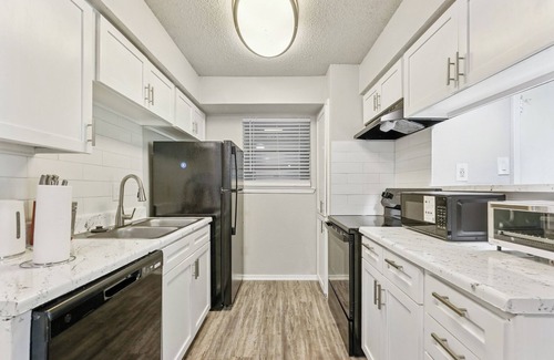 North Arlington Apartment | The Landry 188 | Spacious and Cozy 2 Bedroom 1bth
