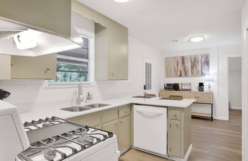 Northeast Pensacola House | The Langley House-Pool-Beaches-Shopping & Dining-Family Friendly