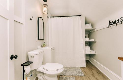 Great Falls House | The Larks Nest - A Gem in a Tranquil Neighborhood