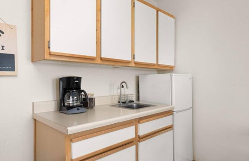 Paradise Apartment | The Lassen | Spacious & Private 1bdrm in Paradise