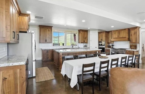 Fish Haven House | The Last Frontier - Hot Tub. Basketball Court . Teepee. 20 Acres with Lake Views