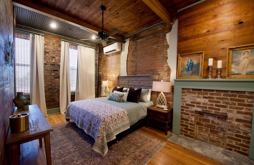 Laurel Hotel | The Laurel Room- The Buzzard's Roost Inn