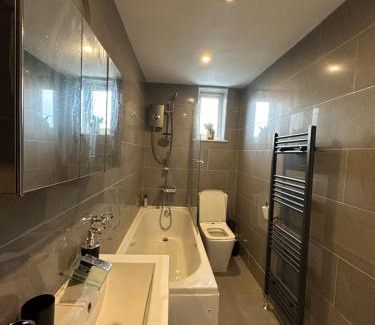 Marston Green Apartment | The Laurels - HS2 Contractors, NEC, BHX, Free Parking