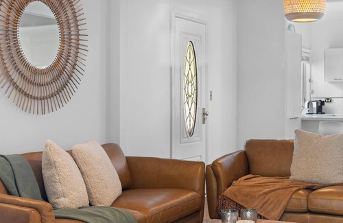 Budgewoi House | The Lazy Mimosa from beach days & bike rides to sunset drinks by the fire pit.