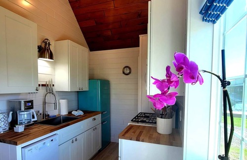 Alexandria Bay House | The Ledges Resort and Marina, Sparrow