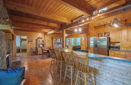 Wayland Cabin | The Legacy Luxury Cabin- Lake Milton Sleeps 21, Hot Tub- 399 a night if 4 booked