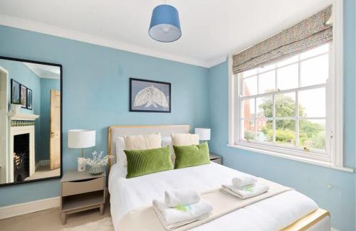 Lewes House | The Lewes Place - Contemporary 3BDR House with Patio