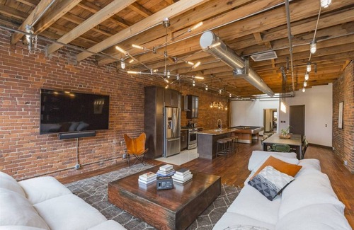 Downtown Nashville Condo | The Library - Music City - Downtown Penthouse
