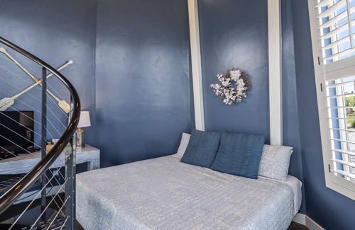 Harbor Village Hotel | The Lighthouse Suite | Seasonal Pool, Hot Tub, Tennis Courts