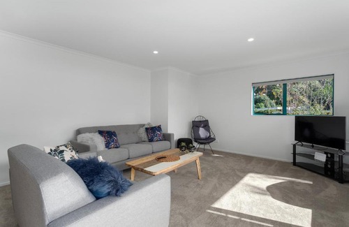 Ohope House | The Lights House - Beachfront Ohope Holiday Home