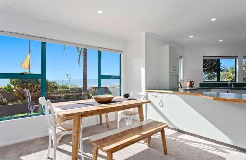 Ohope House | The Lights House - Beachfront Ohope Holiday Home