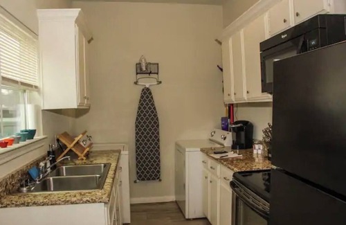 University House | The Lily House-Close to Everything!