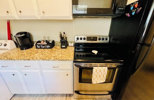 University House | The Lily House-Close to Everything!