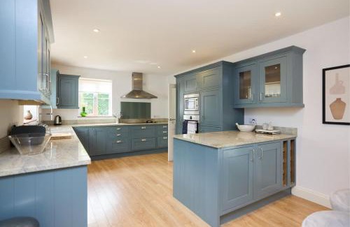 Taplow Apartment | The Lindens Garden Retreat - Spacious single-level 4-bed with garden near Maidenhead & River Thames