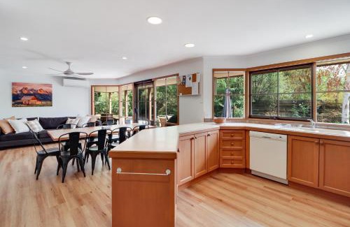 Mansfield House | The Link Mansfield - Sleeps 11