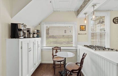 Oswego House | The Linsley House/Historic, Modern, Near Downtown, Free Wifi