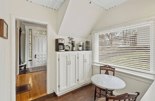 Oswego House | The Linsley House/Historic, Modern, Near Downtown, Free Wifi